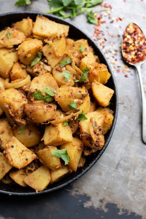 Easy Bombay Aloo (Bombay Potatoes) - Veggie Desserts