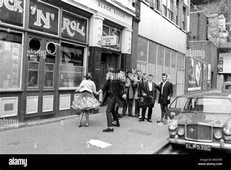 Former Teddy boys gathered outside the Rock n Roll cafe. May 1975 Stock ...