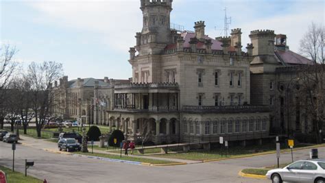 9 workers out at Iowa prison amid widening security scandal