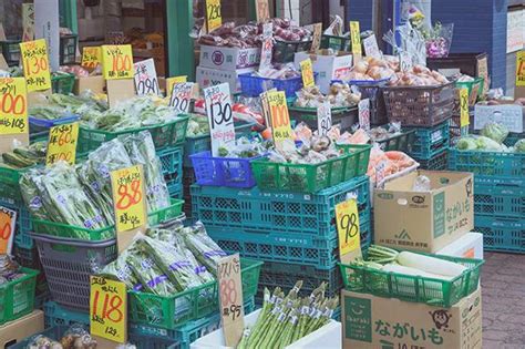 なぜ「野菜屋」ではなく「八百屋さん」と呼ばれるのか／大人の最強雑学（11） - レタスクラブ