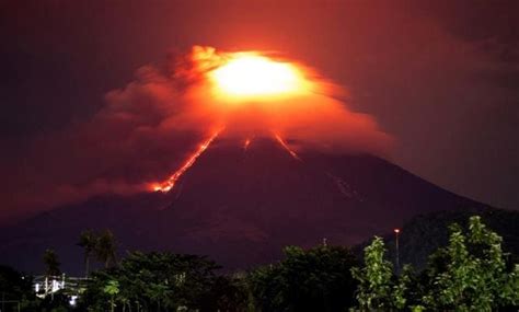 Philippine volcano spews lava, molten rocks as authorities warn of violent eruption | World News ...