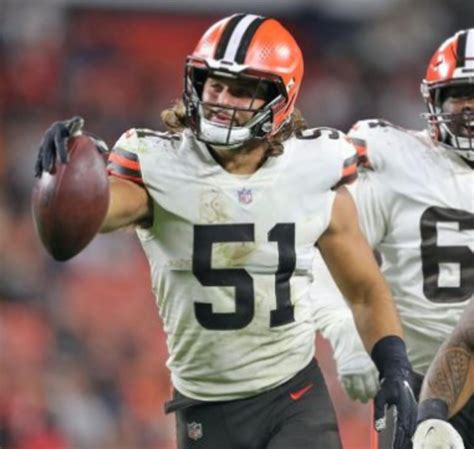 Browns Linebacker to Miss Time With Knee Injury - Sports Illustrated ...