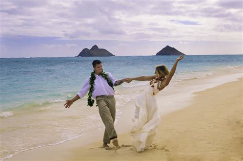 4 Hawaiian Wedding Traditions - Manoa Grand Ballroom - Honolulu | NearSay