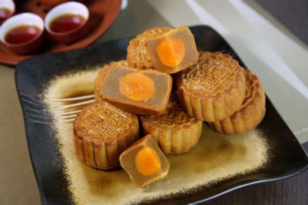 Mooncake Making Class Singapore | Salted Egg Yolk Mooncake - Cooking ...