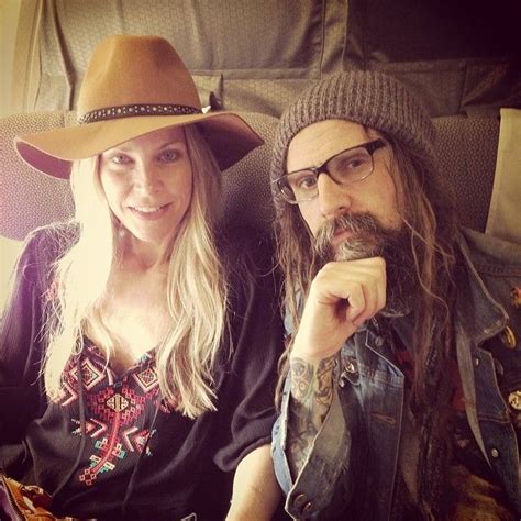 On the plane :) - O my God - Rob Zombie and his beautiful wife Sheri Moon are so flippin' cool ...