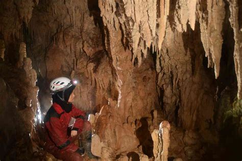 Mapala UI Mendata Puluhan Gua Baru di Pedalaman Pulau Seram | Masyarakat Speleologi Indonesia