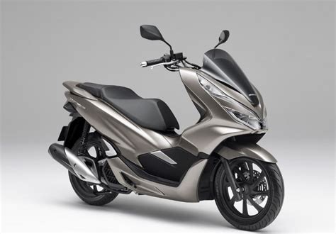 2019 Honda PCX150 Scooter Review / Specs + NEW Changes! | PCX