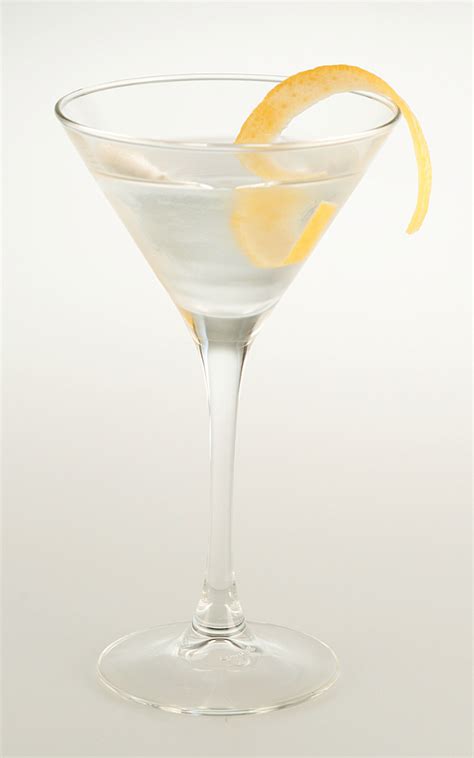 Vesper martini visual recipe by Cocktail Hunter