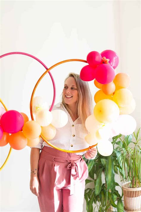 DIY HULA HOOP BALLOON WREATH | Bespoke-Bride: Wedding Blog