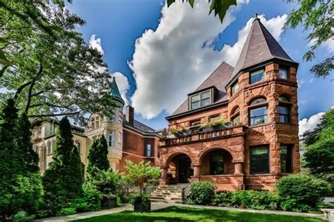 Luxury Real Estate in Chicago Suburbs Outperforms the City - Mansion Global