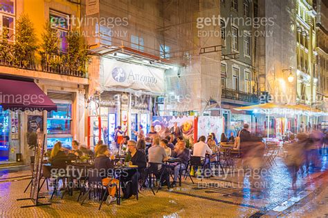 Lisbon tourists at pavement restaurants bars Baixa illuminated nightlife Portugal 이미지 (952773062 ...