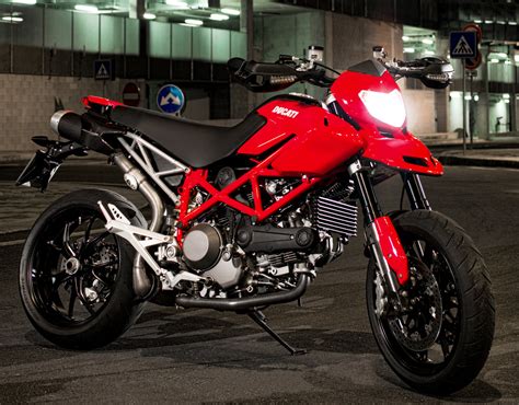 Bike World Express: 2011 Ducati Monster 1100 EVO Review