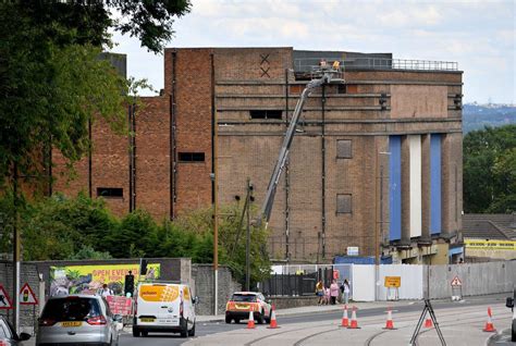 Demolition work continues at Dudley Hippodrome as workmen begin to ...