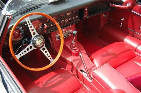 1971 Jaguar E-Type Interior [OC] [3008x2000] : r/carporn