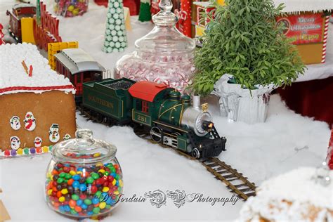 Christmas Train | Christmas train, Christmas, Decor