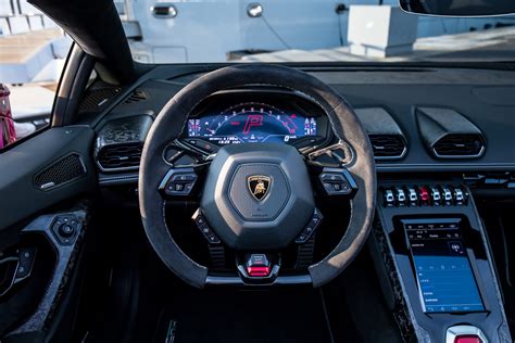 Descubrir 100+ imagen lamborghini dashboard - Abzlocal.mx