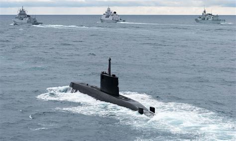 A Norwegian submarine seen during a training exercise in 2017 [1600 × ...