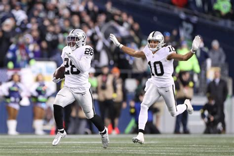 Raiders’ Josh Jacobs rewrites record book with epic touchdown run - The Washington Post