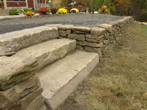 How to Build a Dry-Stack Stone Retaining Wall | how-tos | DIY