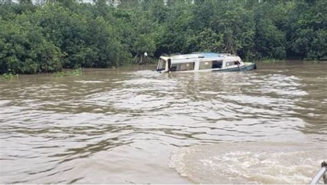 Five dead as boat capsizes in Lagos | Nigerian News, Latest Nigeria In News. Nigeria News. Your ...