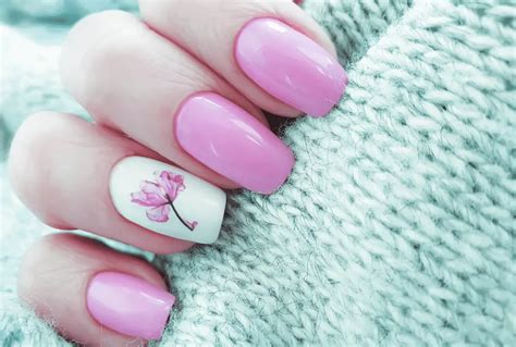 Dip Powder Nail Ideas: Dip Your Nails In Some Fun Colors This Season ...