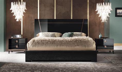 Modern Black And Gold Bedroom Set - One of the modern bedroom sets is black white and gold ...