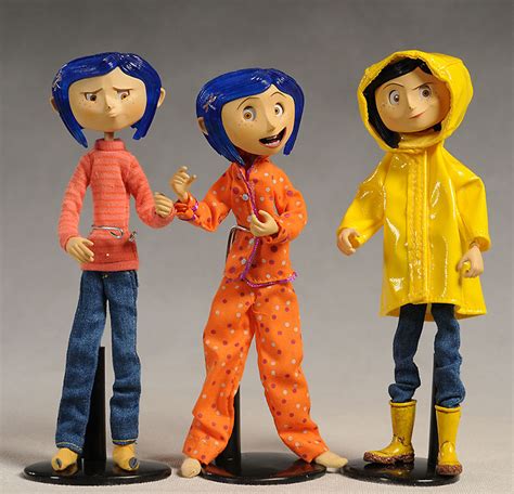 Review and photos of NECA Coraline 7 inch dolls