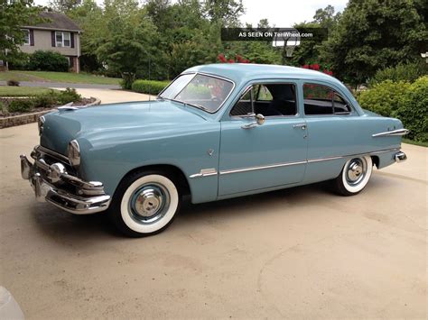 1951 Ford custom 2dr sedan