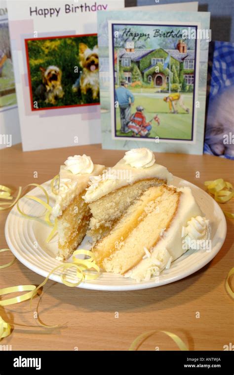 Lemon Sponge Cake Stock Photo - Alamy