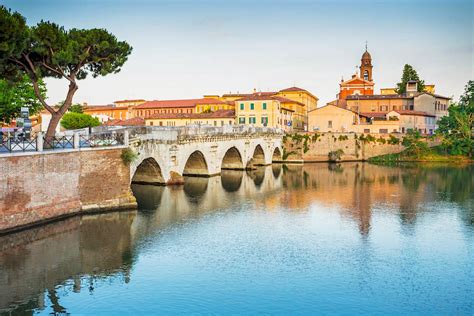 The true story of the Ponte di Tiberio in Rimini | Travel Emilia Romagna