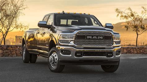 Ram 3500 Dually tem porte de caminhão e chega ao Brasil ainda em 2021 ...