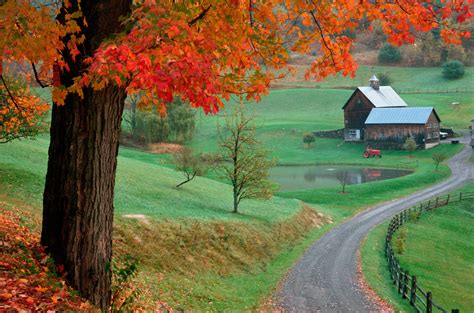 Beautiful Autumn Barn Photos - Fall Foliage Pictures