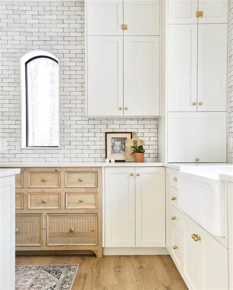 32 Farmhouse White Kitchen Cabinets You’ll Fall In Love With