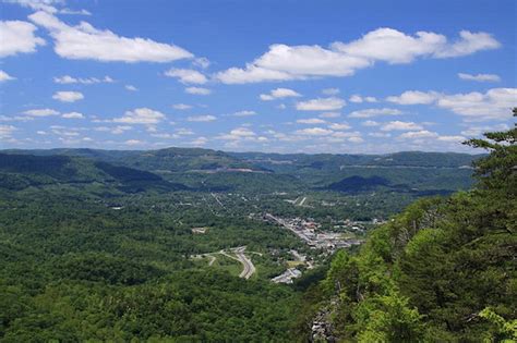 Middlesboro Is A Kentucky Town Built Inside A Meteorite Crater