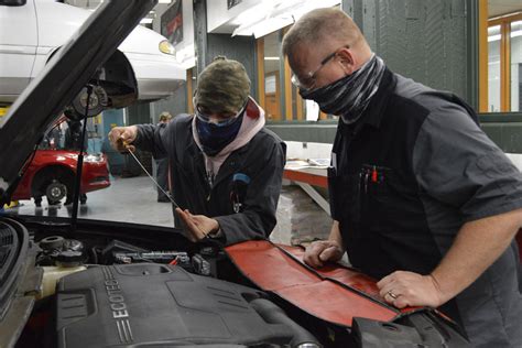 GRCC, Kent ISD auto tech partnership prepares students for career in ...