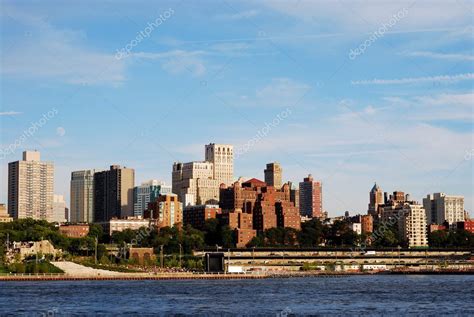 Downtown Brooklyn skyline in New York City — Stock Photo © johnkwan ...