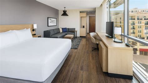 Rooms & Suites Near the Capital Wheel | Hyatt Place National Harbor