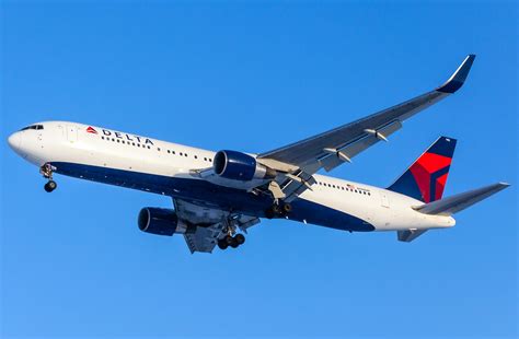 Boeing 767-300 Delta Airlines. Photos and description of the plane