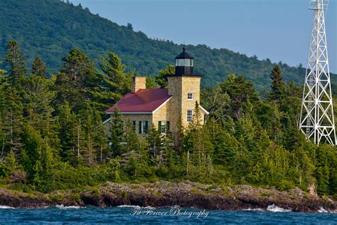 Copper Harbor Lighthouse Photograph by Dawn Flannery | Pixels