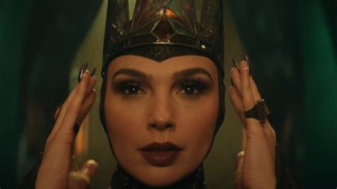 Snow White trailer: Wonder Woman Gal Gadot turns Evil Stepmother to ...