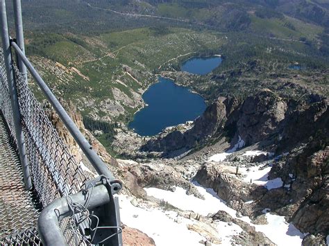 This cluster of Sierra lakes is a summer secret — and they’re full of water