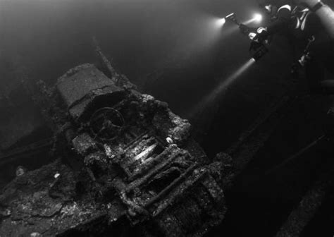 A Fascinating Tour around a Bombed Underwater Naval Base (18 pics ...