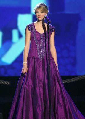 taylor swift lyrics and fashion: taylor swift purple love story dress :)