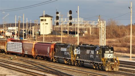 The last grimy few: Norfolk Southern high hoods - Trains