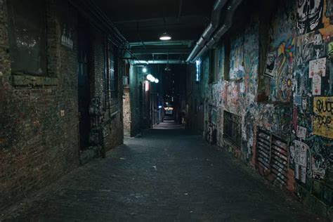 grungy dark alley - Google Search | Street graffiti, Dark alleyway ...