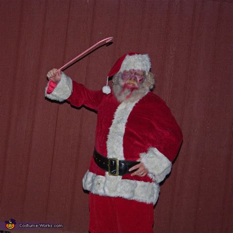 Evil Santa Costume - Photo 2/5