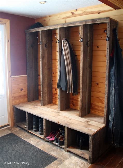 Build Coat Rack Bench - WoodWorking Projects & Plans