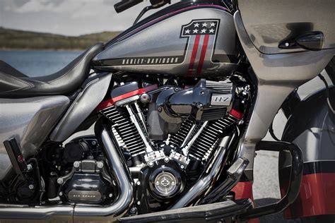 Harley-Davidson CVO Road Glide 2019 • Thunderbike