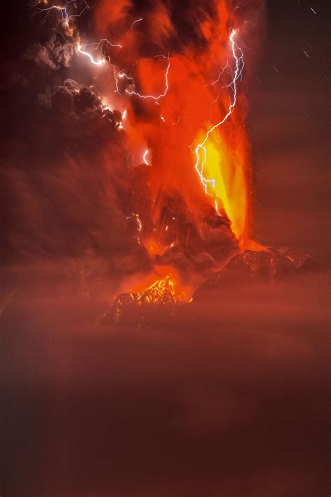 This dramatic flash is volcanic lightning from Chile's Calbuco volcano ...