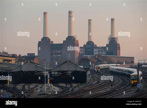 Trains leave Victoria station in London Stock Photo - Alamy